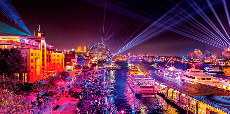 Thành phố Sydney rực sáng giữa màn đêm