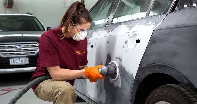 Kỹ sư sửa chữa thân xe có mức lương khởi điểm khá cao trong lĩnh vực cơ khí ô tô